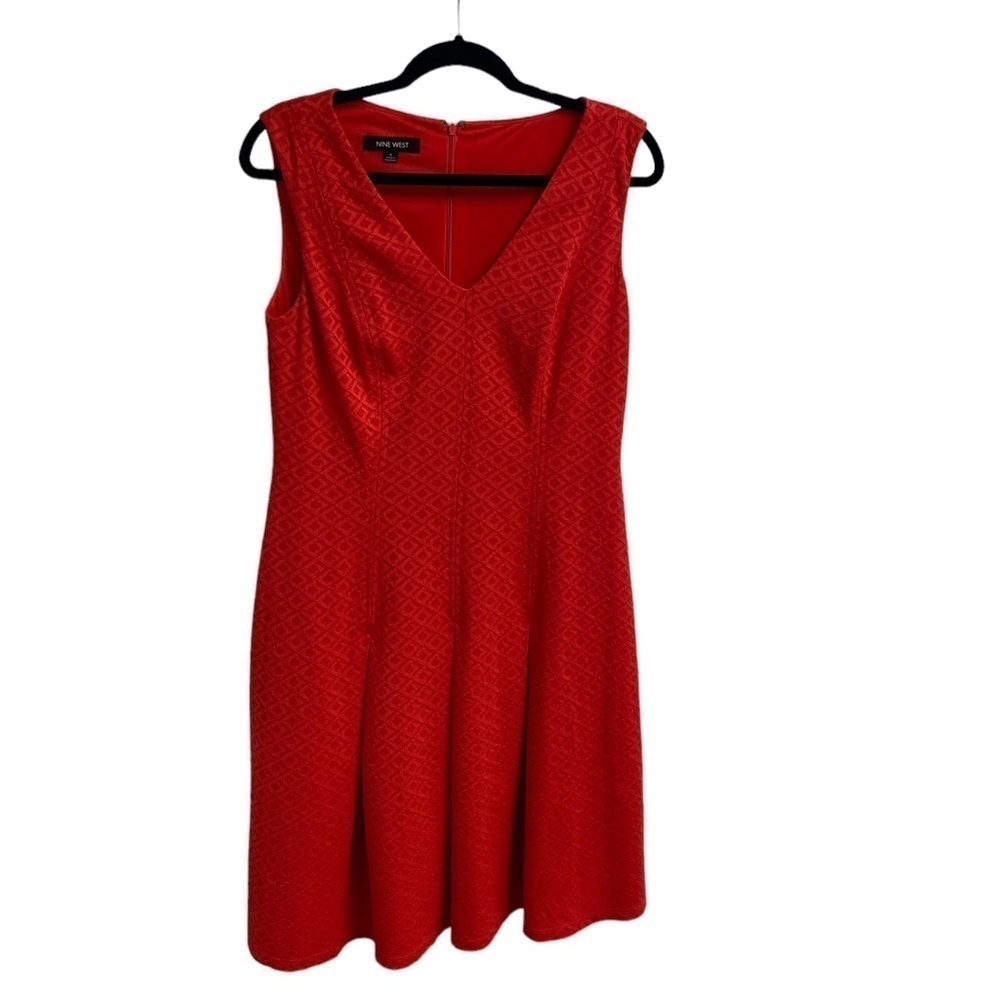 Nine West ladies sleeveless geometric pattern, pleated, fit & flare dress size 8
